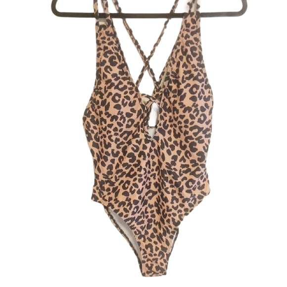 SHEIN Other - Leopard print criss cross one piece swimsuit